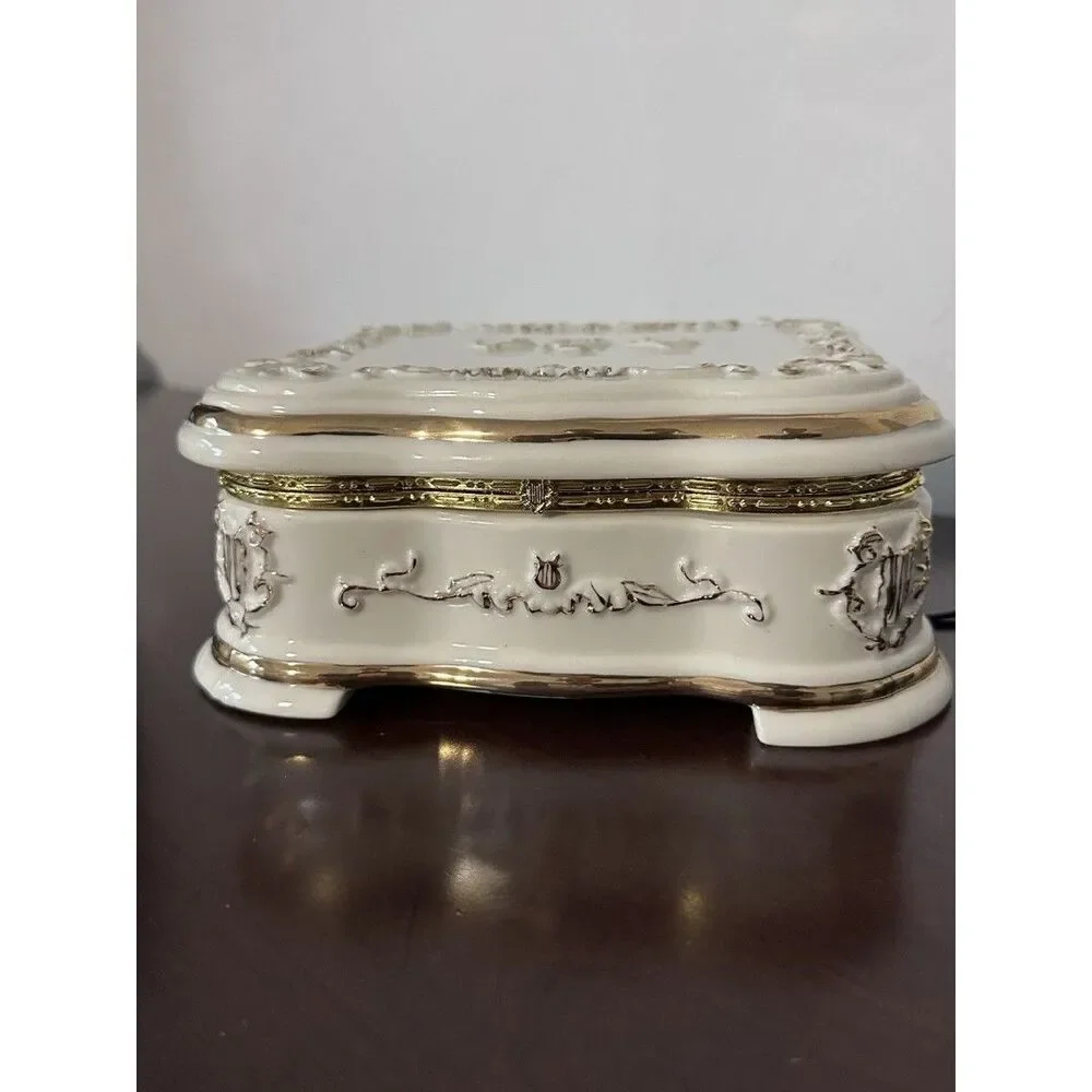Beautiful Vintage Porcelain Mr. Christmas All-Season Symphonium Music Box Gold